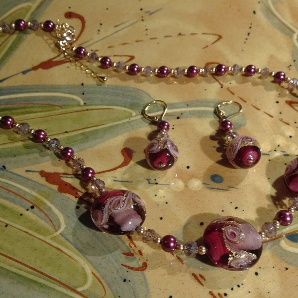 Handcrafted necklace/earring set with a trio of Murano focals - Picture 5 of 9